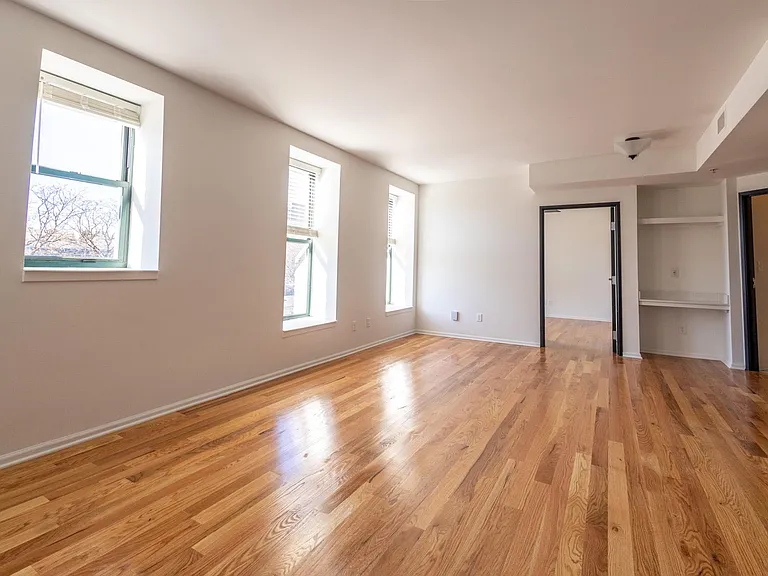 Rink Savoy Apartments — Photo 9