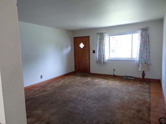 5th image of 4071 Etna St