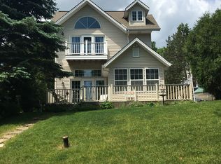 4838 Highland Park Dr, Slinger, WI 53086
