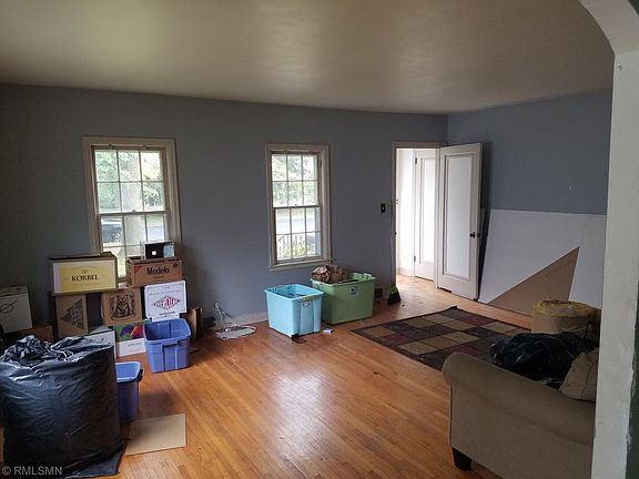 4th image of 411 Oak St
