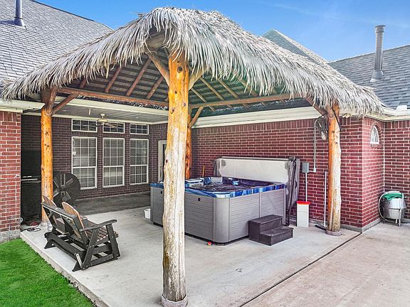 3rd image of 520 Meadow Ln