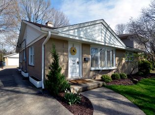 421 S Pine St, Mount Prospect, IL 60056