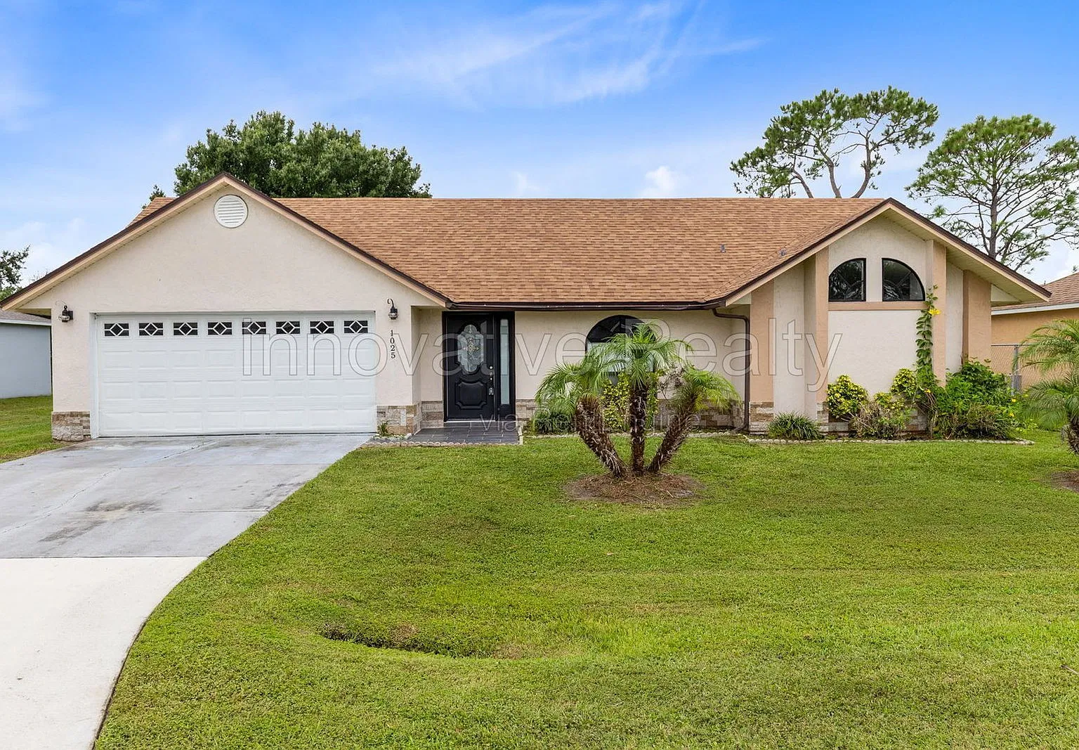 3 bed, 2.0 bath, 1834 sqft, $2,000 — Photo 1