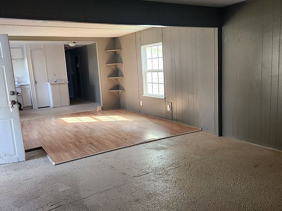 4th image of 212 Southwood Dr