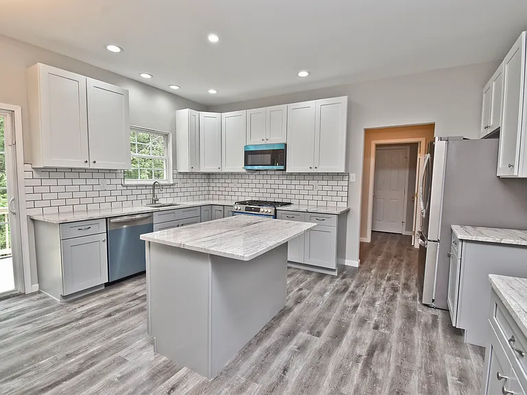 557 Marco Way — Photo 5