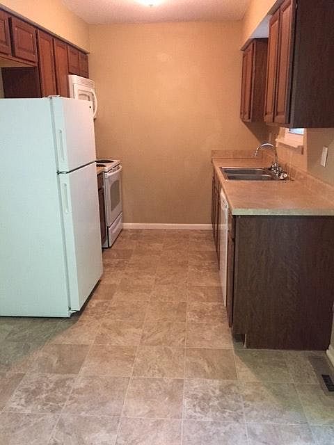 2nd image of 202 NE Westwind Dr APT A