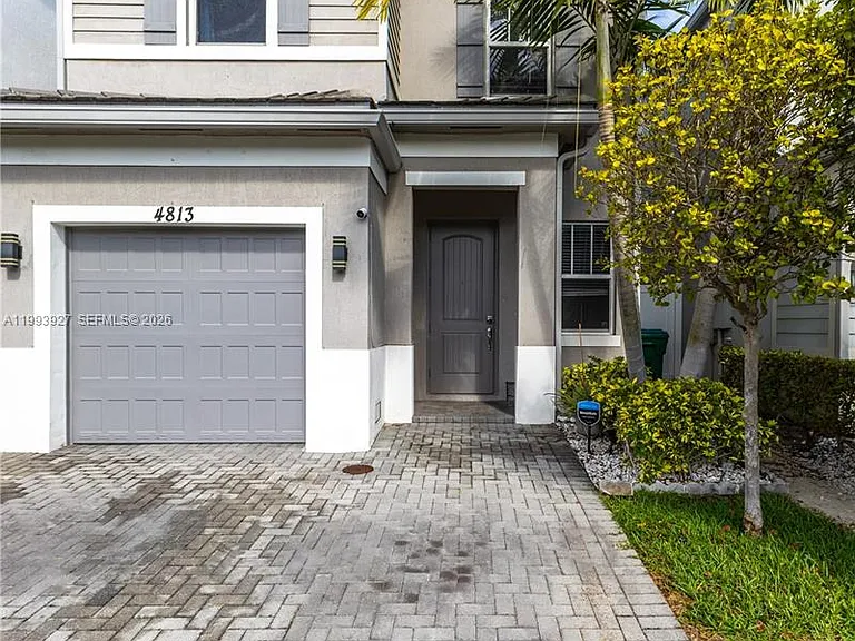 4813 NW 48th Ter — Photo 5