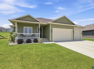 821 N Sylvan Dr, Sioux Falls, SD 57110