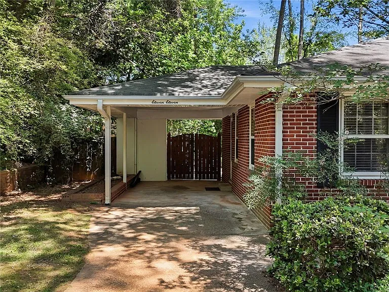 1111 N Valley Dr — Photo 5