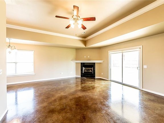 3rd image of 1678 N Oakhaven Pl