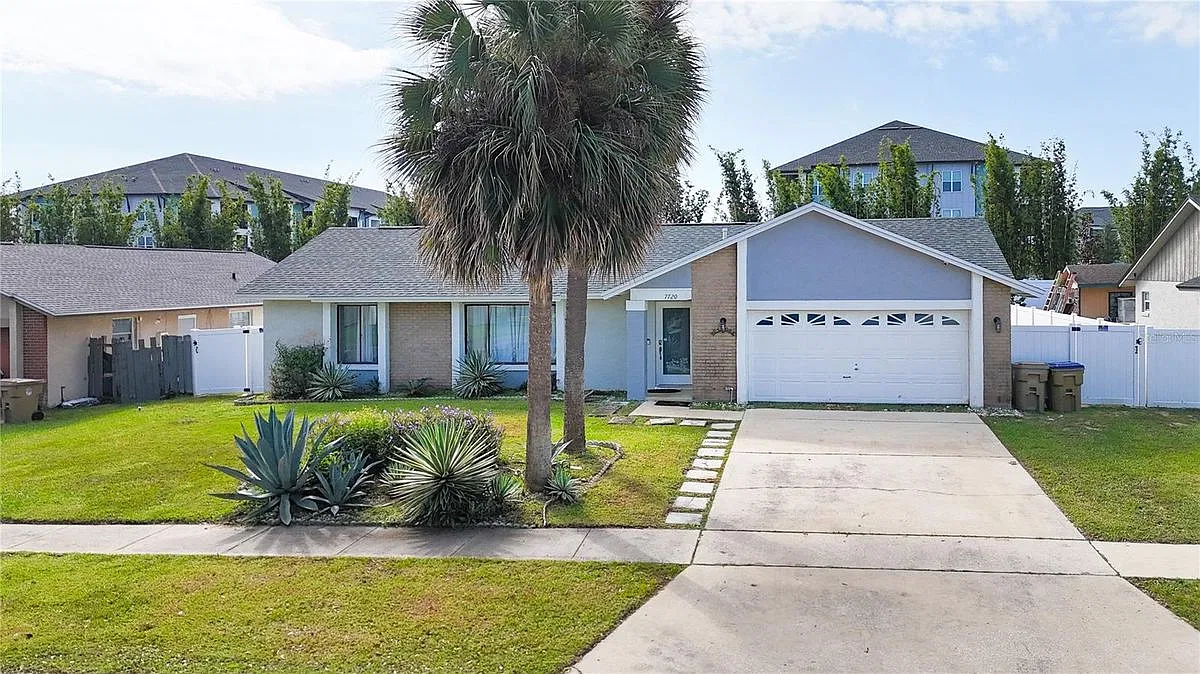 4 bed, 2.0 bath, 1727 sqft, $2,595 — Photo 1