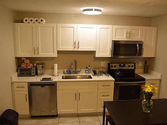 5th image of 1009 Green St