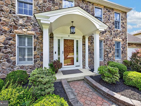 4th image of 26 Bristol Ln