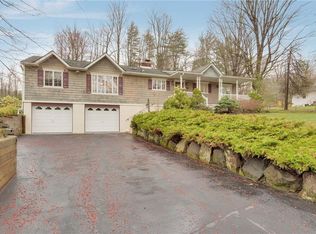 523 Greenbush Rd, Blauvelt, NY 10913