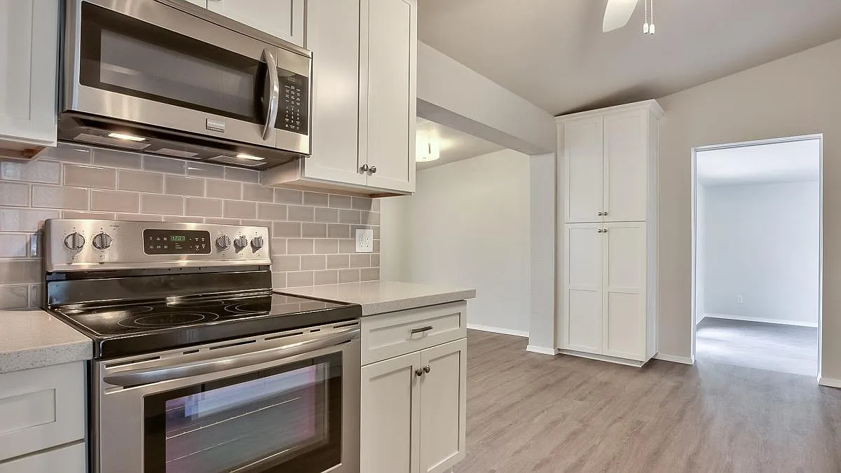 3 bed, 1924 sqft, $3,400 — Photo 3