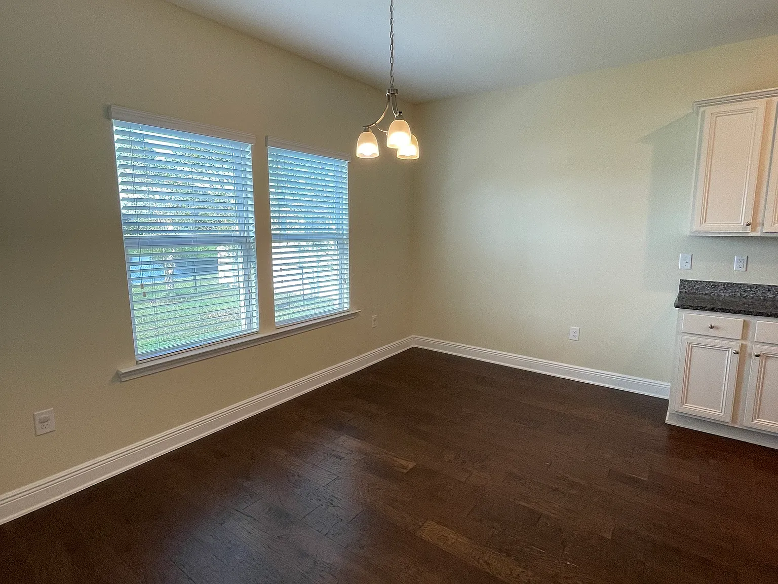 4 bed, 2.5 bath, 2252 sqft, $2,950 — Photo 4