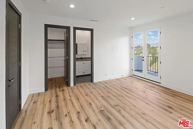 3373 Coldwater Canyon Ave — Photo 32