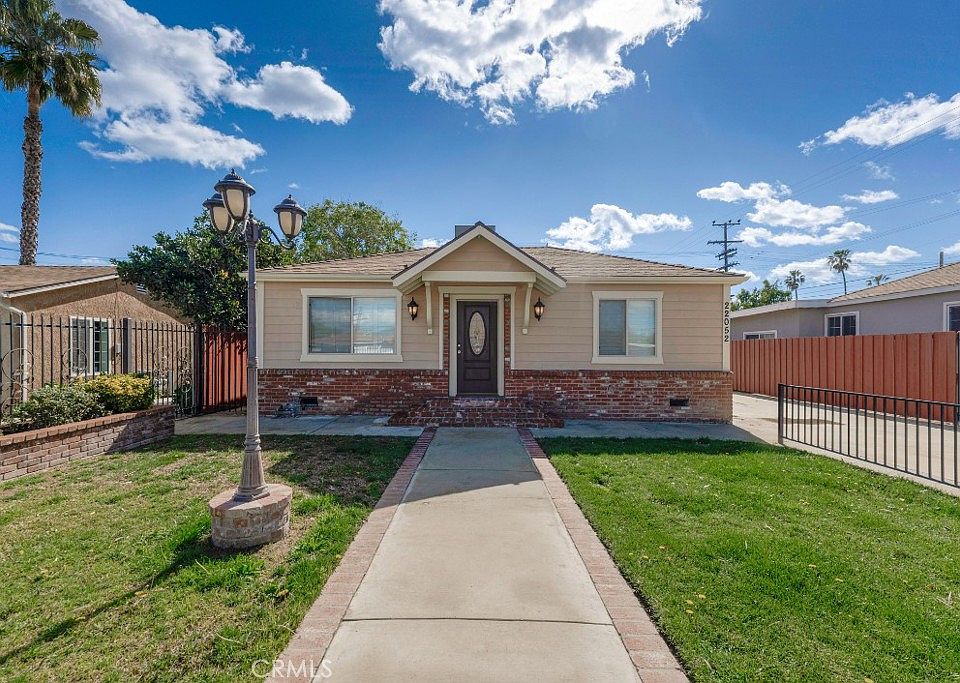 1st image of 22052 Cantlay St