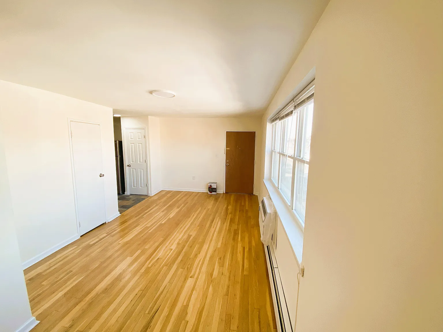 1 bed, 650 sqft, $1,700 — Photo 3