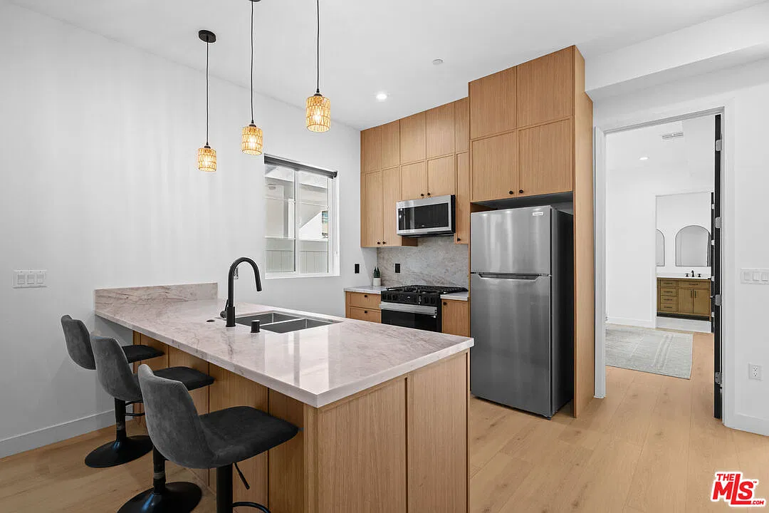 2 bed, 2.0 bath, 1000 sqft, $3,595 — Photo 4