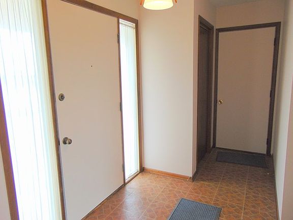 3rd image of 2230 Woodcrest Dr