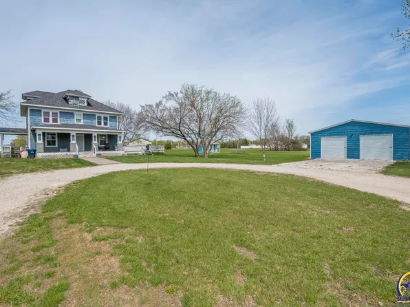1004 Holliday St, Osage City, KS 66523