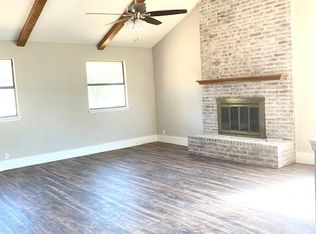 2054 Fm 1704, Elgin, TX 78621