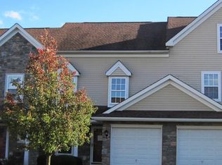 60 Lower Ridge View Cir UNIT B, East Stroudsburg, PA 18302