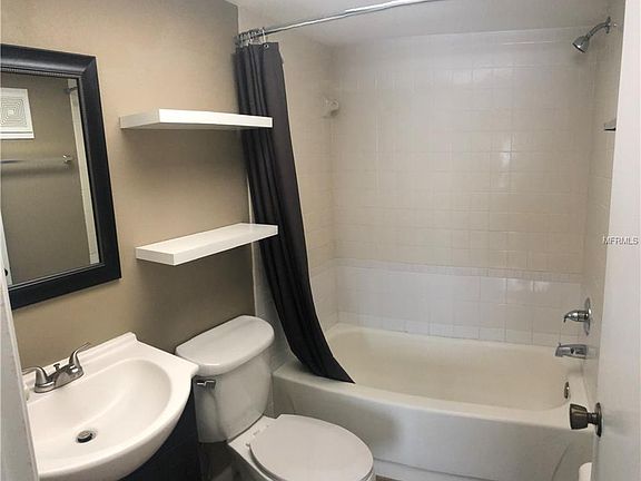 5th image of 827 Orchid Springs Dr