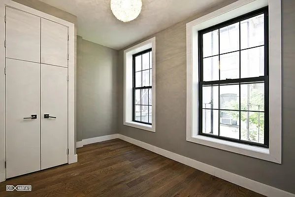 Rented by Safdie Realty Group | media 20