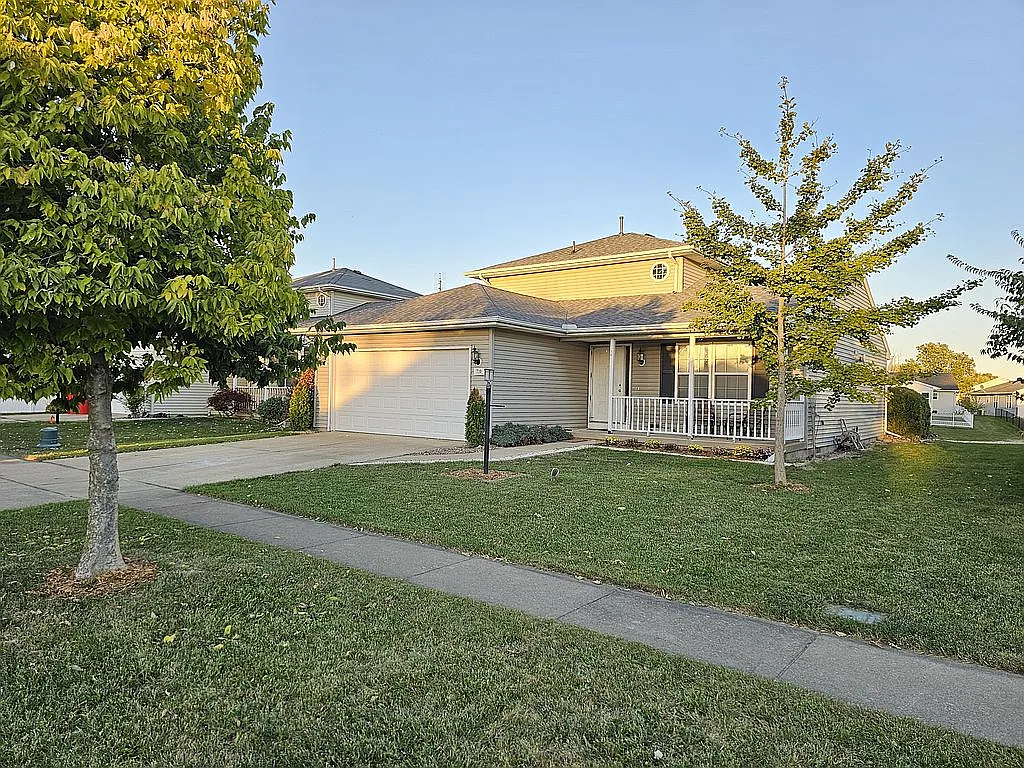 710 Erin Dr photo 1