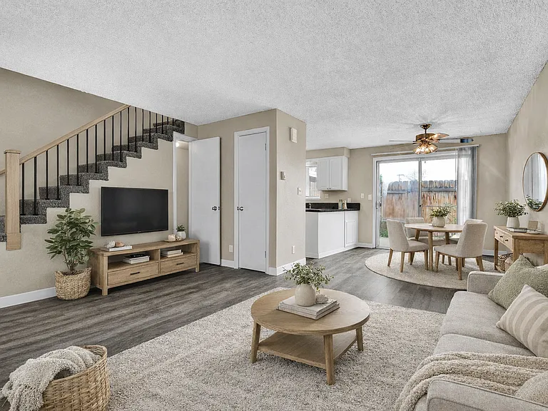 Medallion Townhomes — Photo 9
