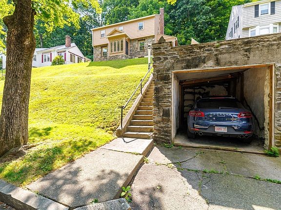 2nd image of 30 Saint Elmo Rd