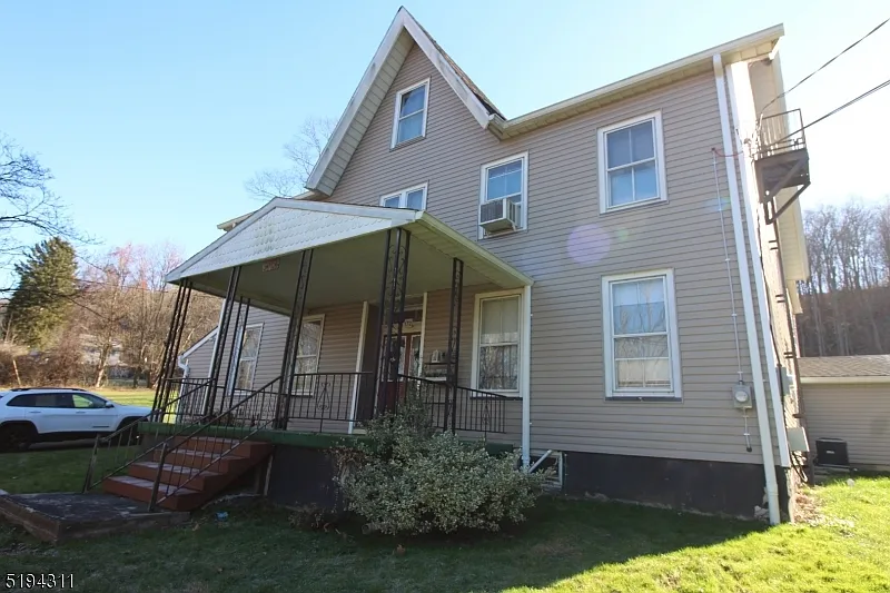 3 bed, $2,450 — Photo 2