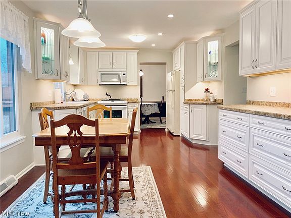 5th image of 15738 Forestwood Dr