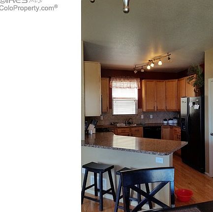 Kitchen with bar area