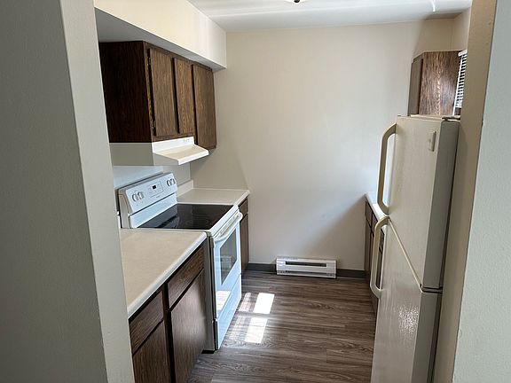 2nd image of 557 E Park Ave #21