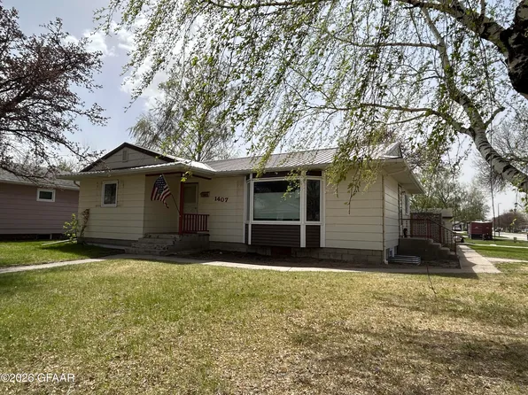 1407 Manvel Ave, Grafton, ND 58237