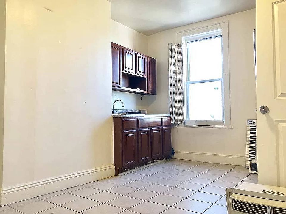 1st image of 265 Marion St #4