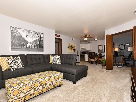 2nd image of 1622 S Coachlight Dr