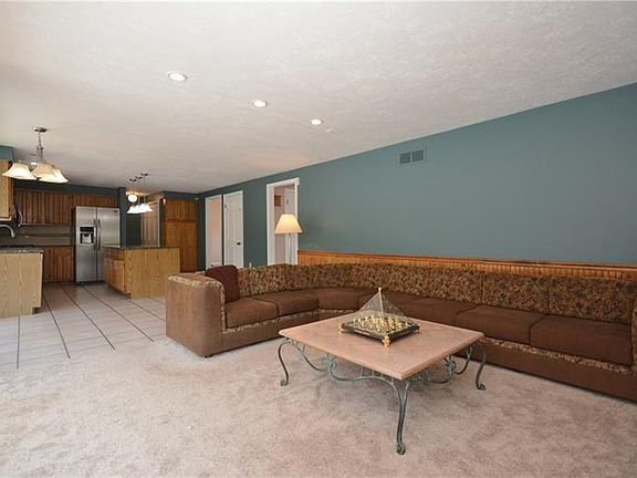3rd image of 250 Black Oak Dr