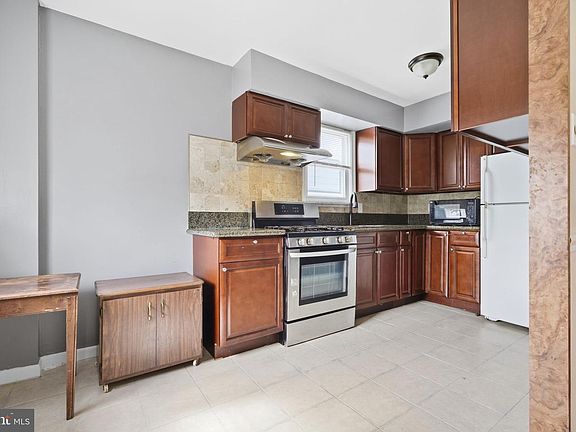 5th image of 9954 Bridle Rd