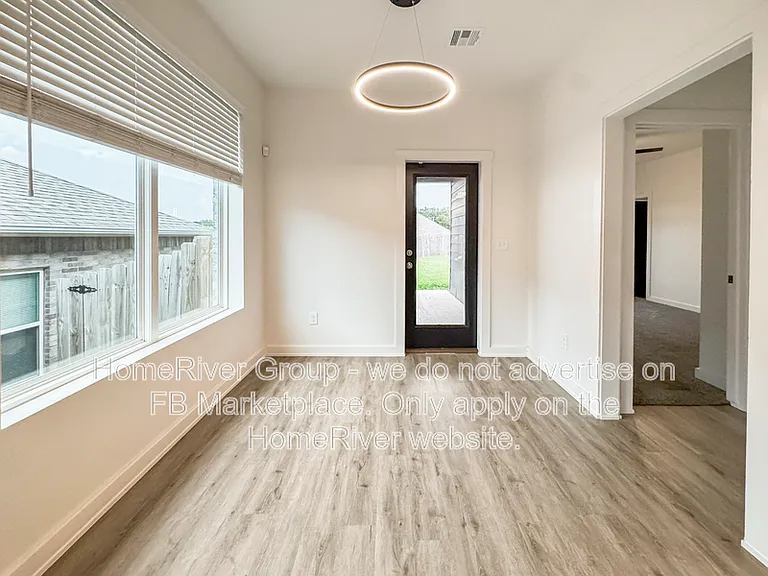 305 E 7th St — Photo 4