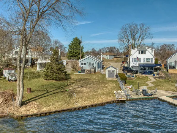 298 Ackerson Lake Dr, Jackson, MI 49201