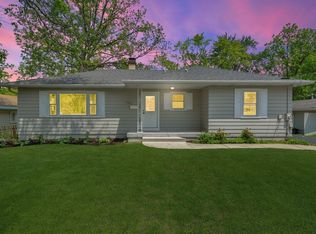 122 Tower Rd, Barrington, IL 60010