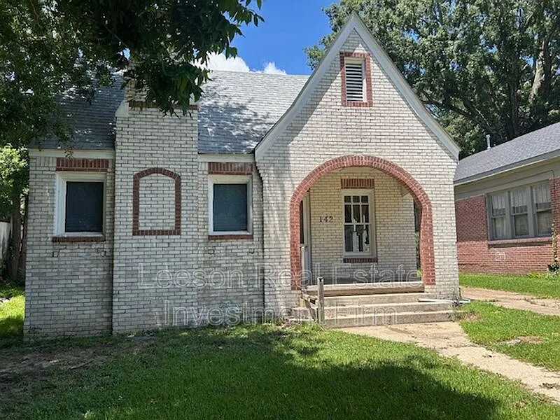 142 E Jordan St
