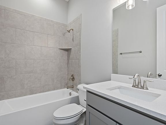 The Collette Full Bathroom