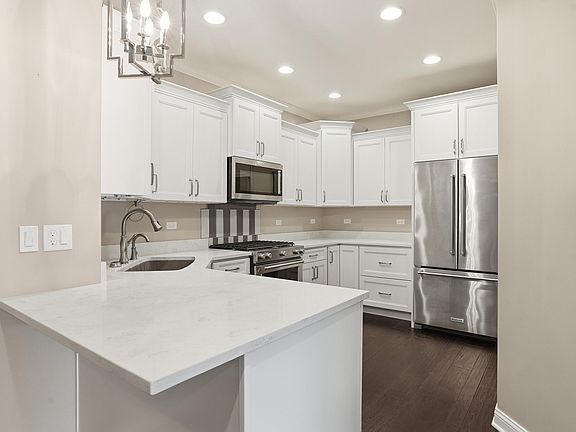3rd image of 9170 W 107th Pl