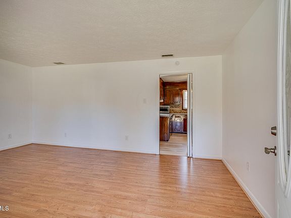 5th image of 5512 Arapaho Dr