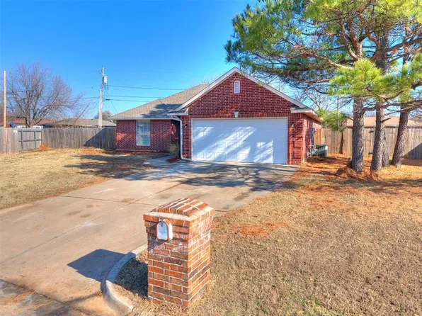 712 Wall Cir, Moore, OK 73160